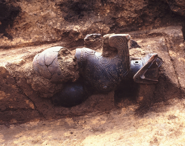 国宝「土偶」（仮面の女神）出土したときの様子