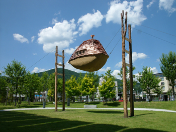 空飛ぶ泥舟（茅野市美術館）　写真2　撮影：藤森照信